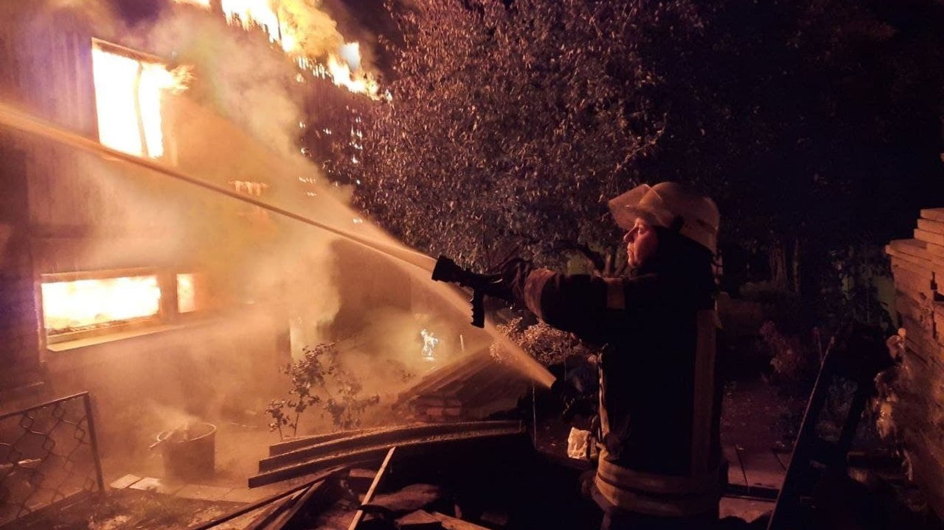 Пожар в Киеве на Русановских садах: погиб мужчина, двое пострадавших