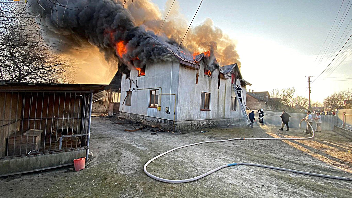 На Львівщині сталася пожежа в с. Павлів - є постраждалі
