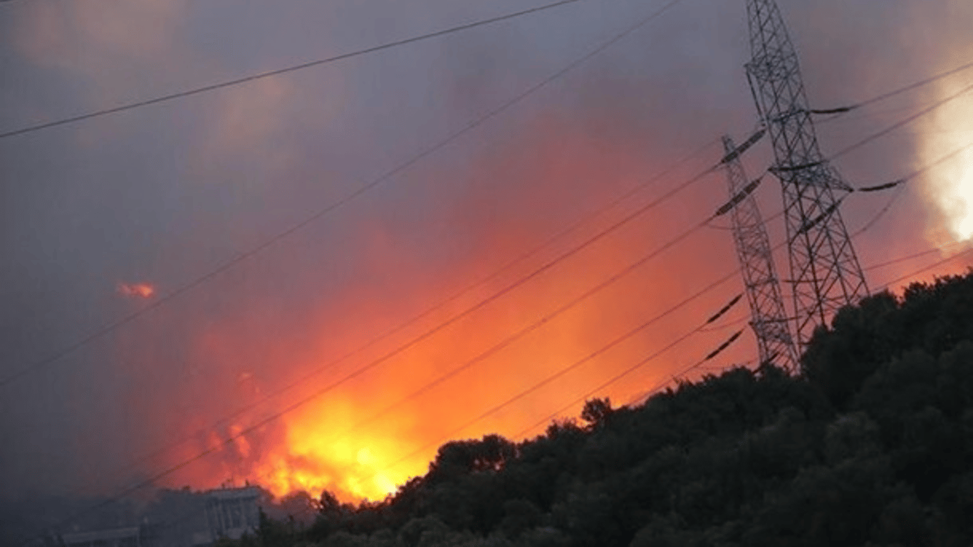 Пожары в Турции - огонь добрался электростанции