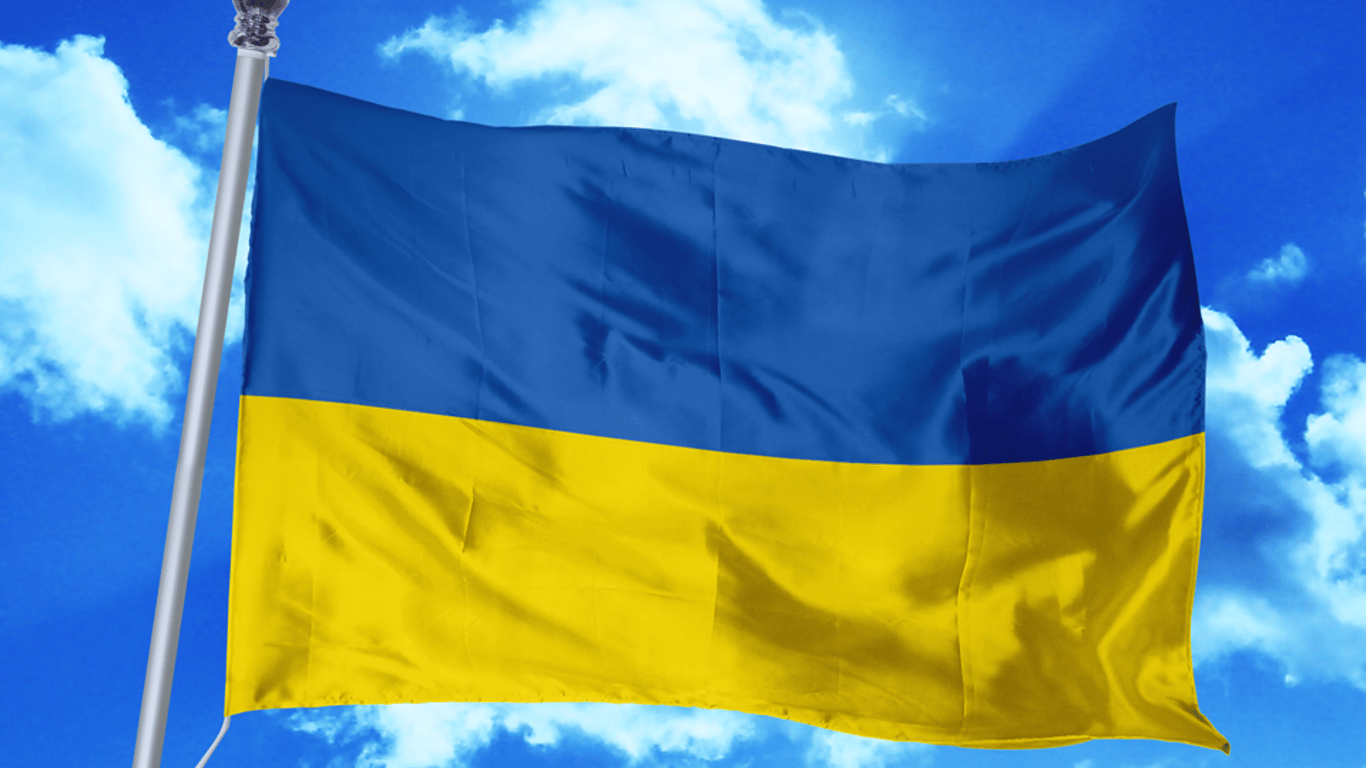 В Харькове вандалы облили флаг Украины
