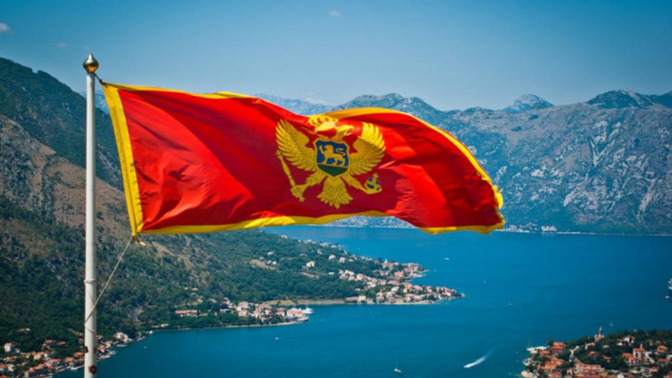 Правительство Черногории советует своим гражданам уехать из Украины