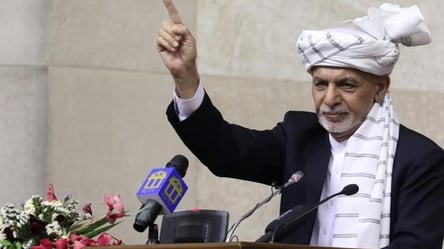 "Не смог забрать самые ценные вещи": президент Афганистана рассказал, как убегал из страны - 285x160