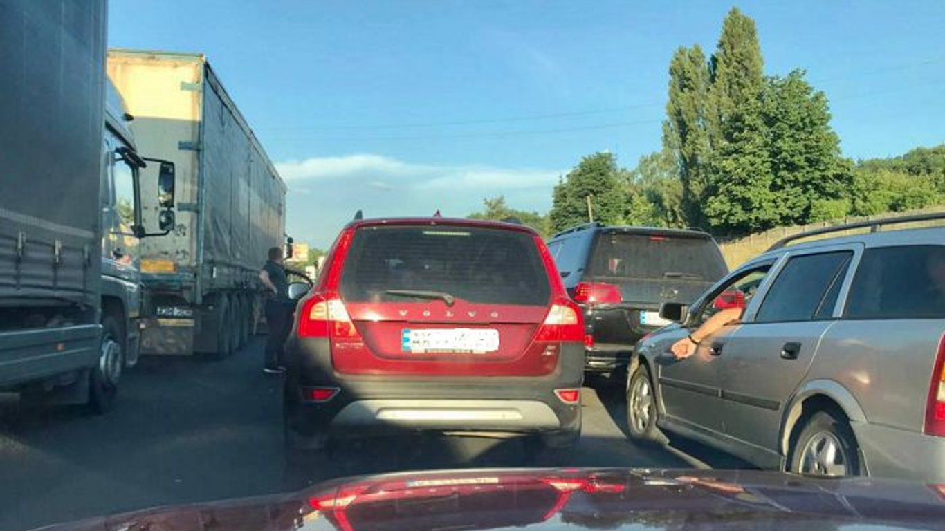 ДТП на Окружній дорозі в Харкові 17 серпня - виросла величезна пробка