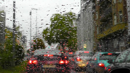 Киев в пробках: дождь мешает движению в столице. Карта - 285x160