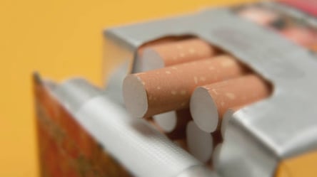 Вилучили понад шість тисяч пачок: продавчиня незаконно продавала сигарети в харківському метро - 285x160
