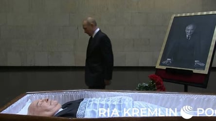 Как путин прощался с Горбачевым в пустом зале за два дня до похорон (видео) - 285x160