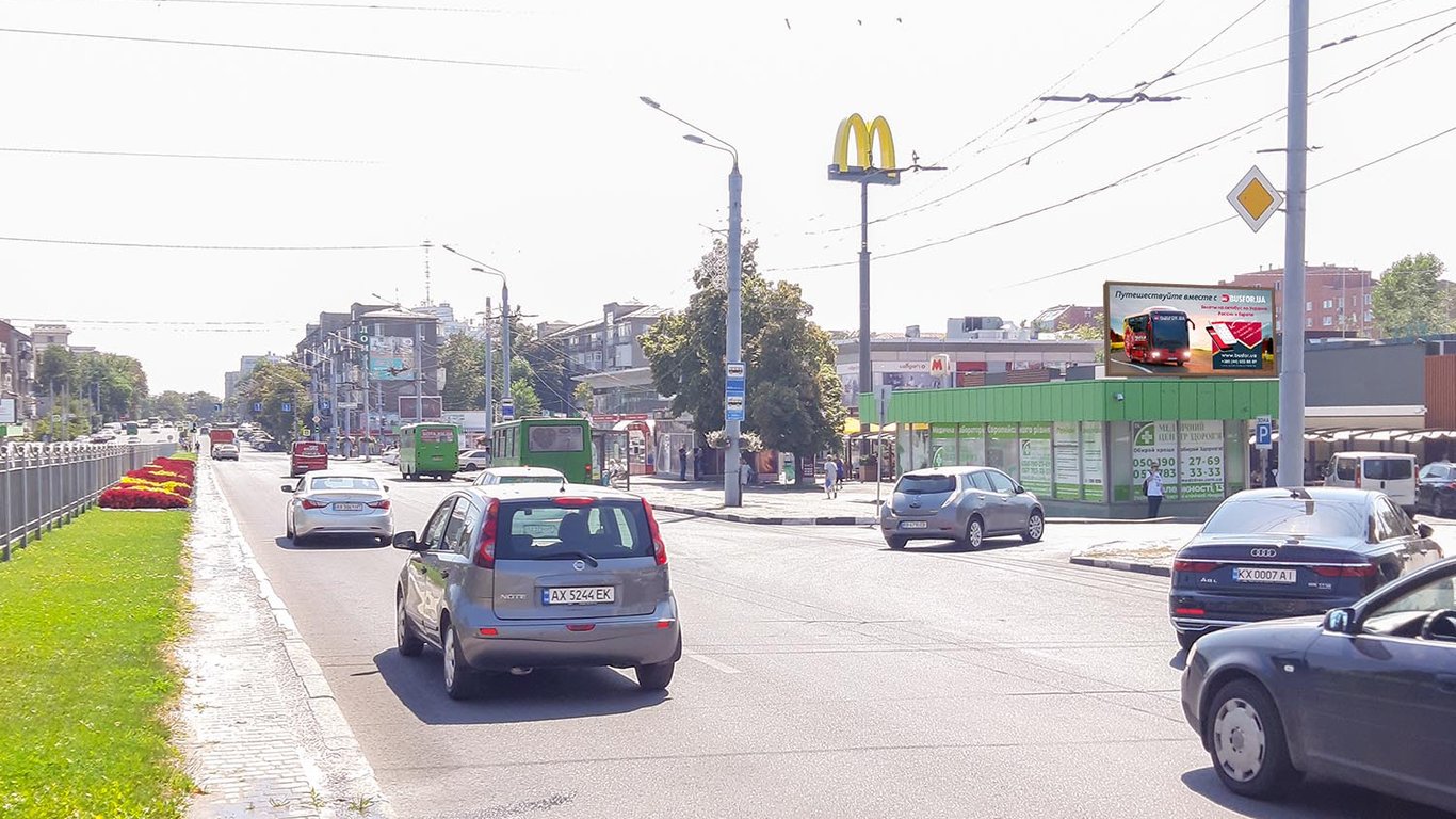 В Харькове столкнулись автомобили у Mcdonalds - ДТП 31 августа