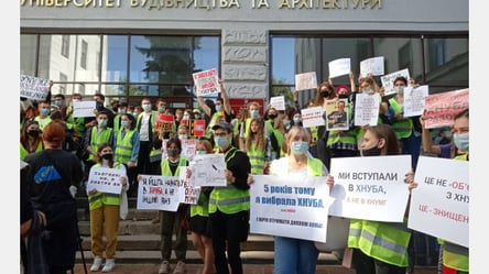 Студенты и преподаватели вышли на протест в Харькове: не хотят присоединения к другому университету. Видео - 285x160