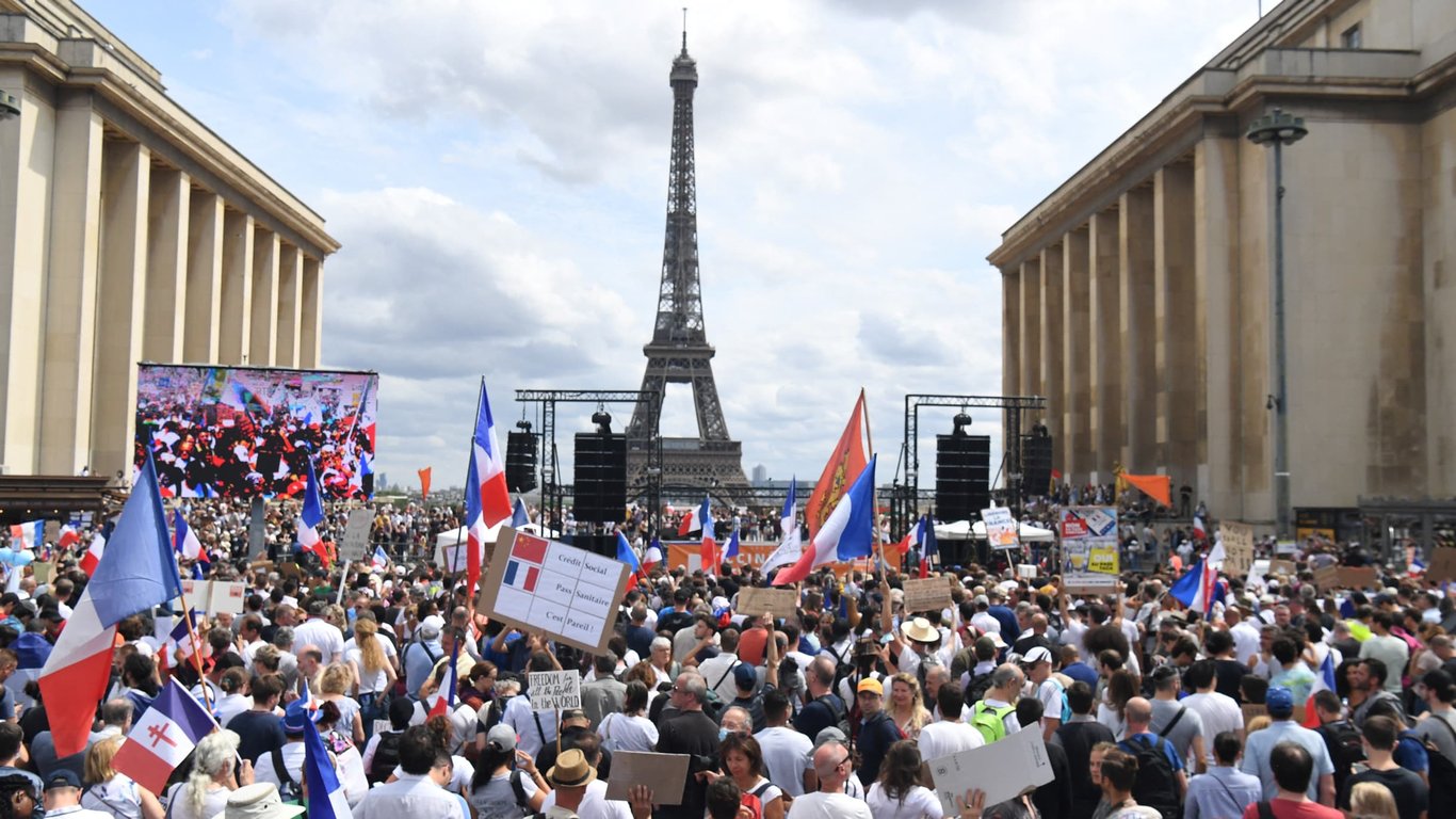 Протести у Франції проти обов'язкової вакцинації - ФОТО, ВІДЕО