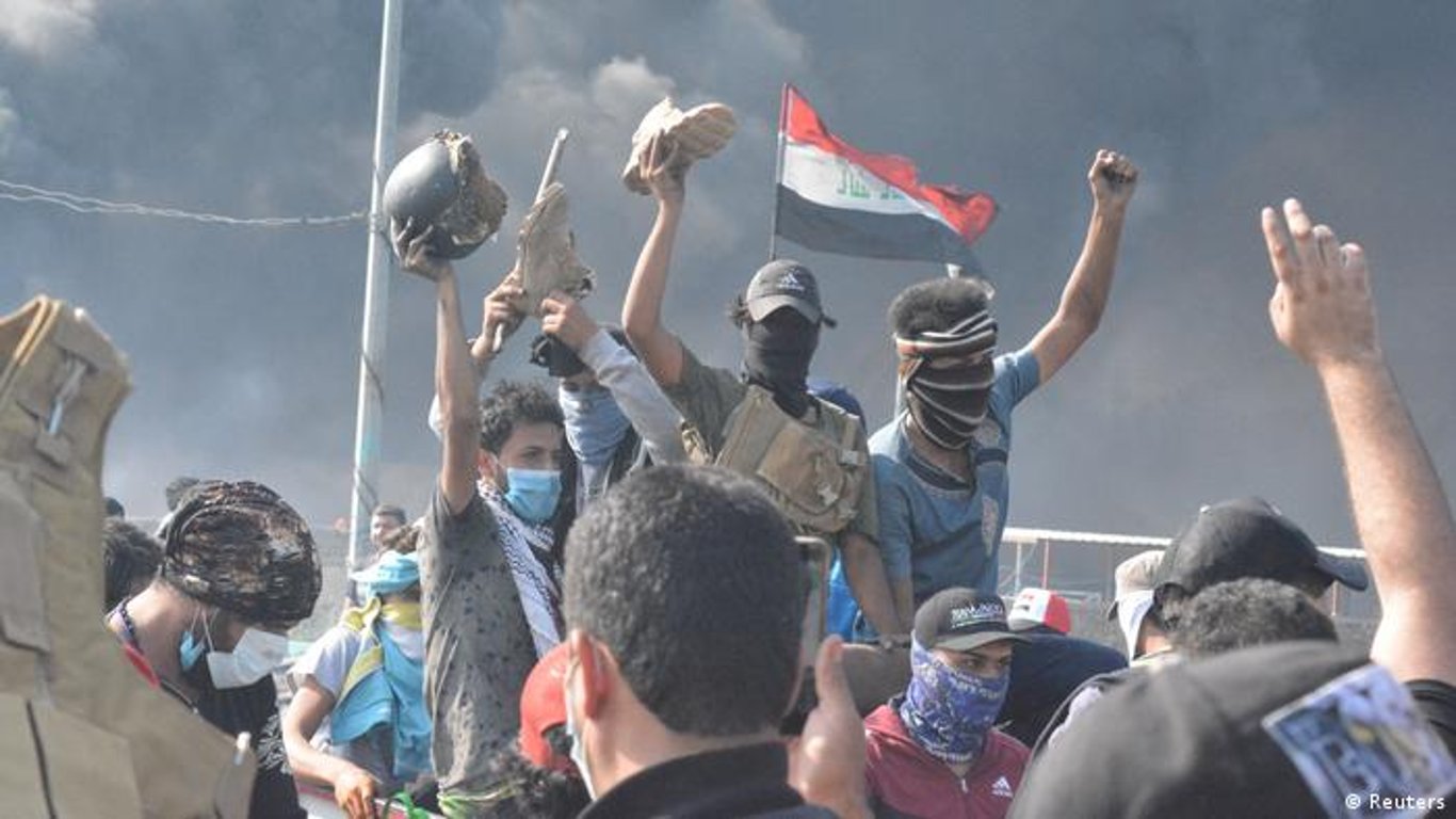 Протесты в Ираке - активисты захватили здание парламента, фото, видео