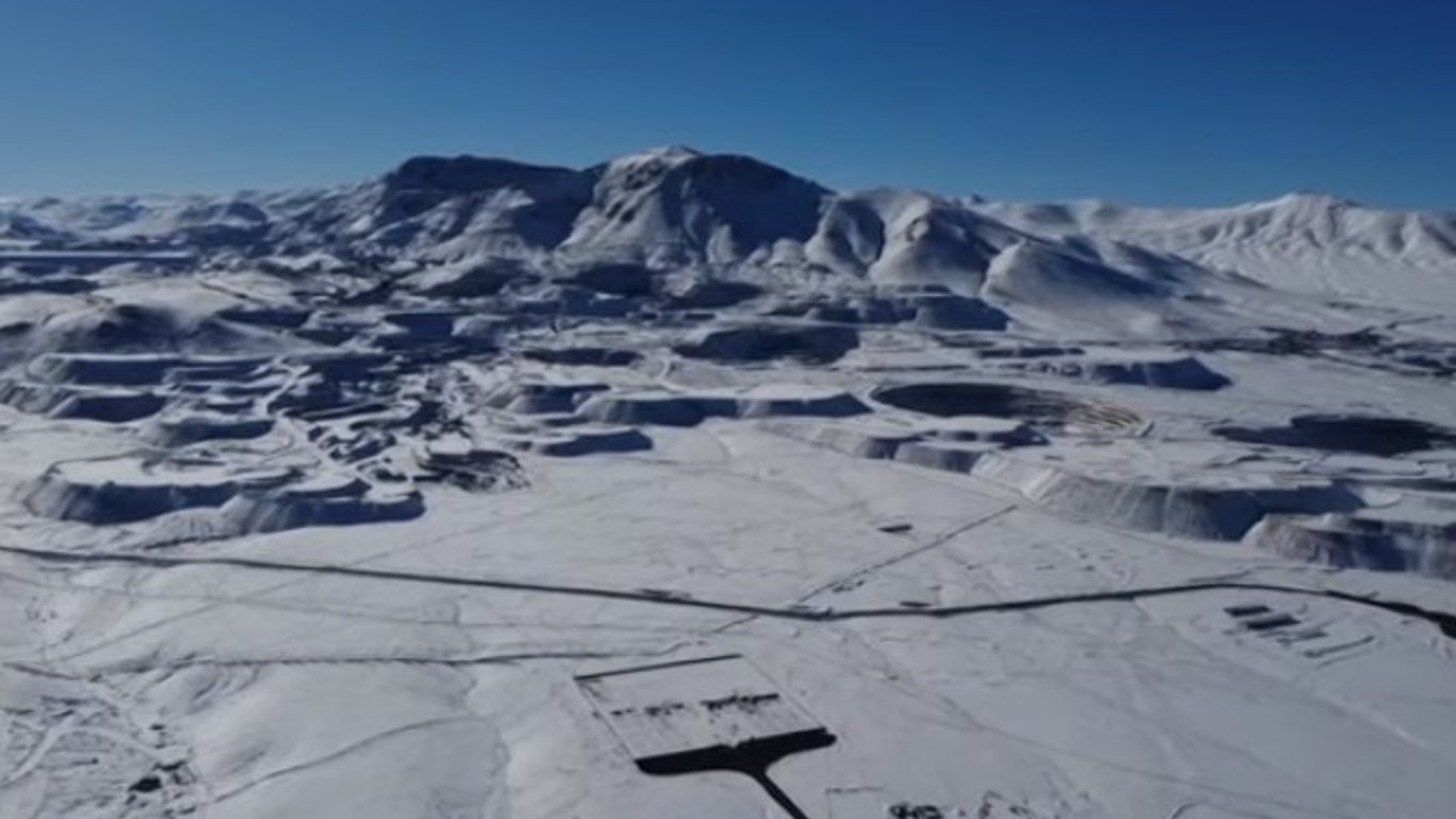 Найсухішу пустелю світу Атакама засипало снігом - фото, відео