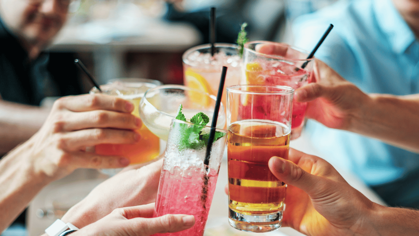 П'ять напоїв, які отруюють організм