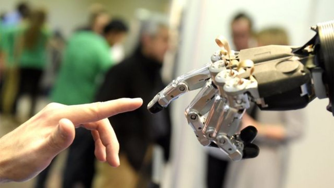 Компании в Северной Америке нанимают на работу роботов