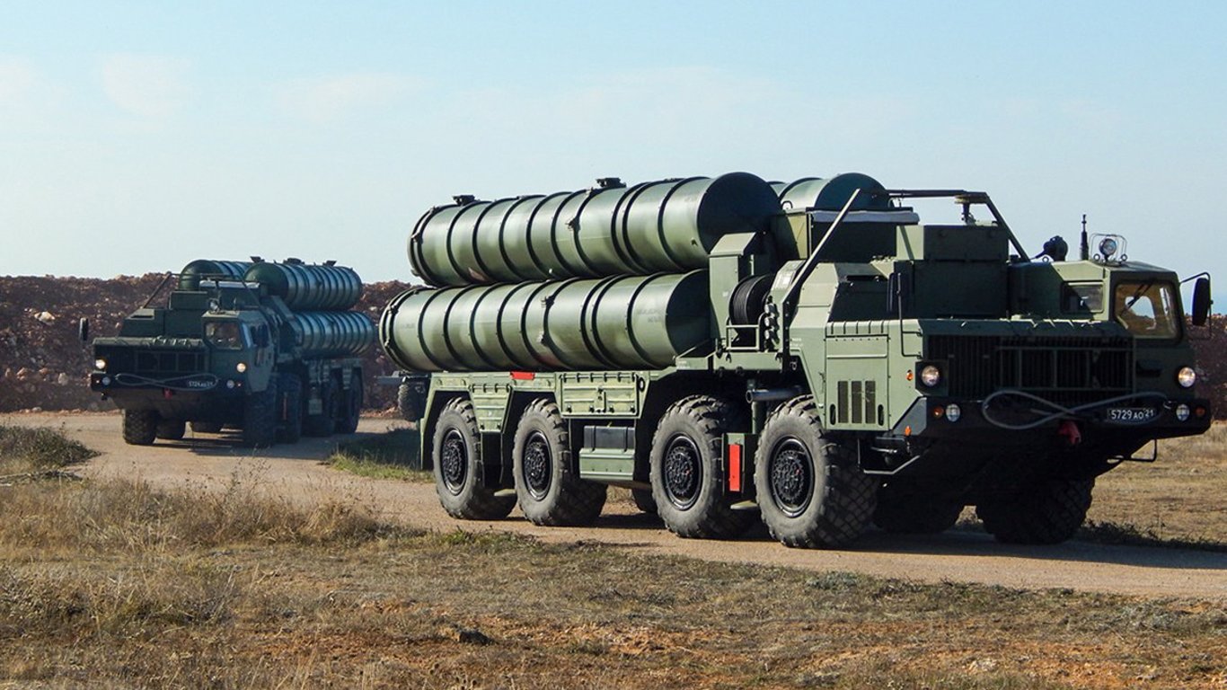 Россия с Дальнего Востока стягивает к украинской границе ракетные установки, — Стратком ВСУ