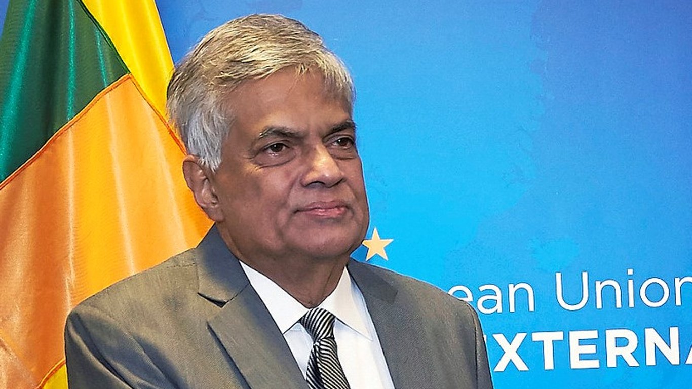 Шри-Ланка - избран временный президент - что о нем известно