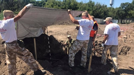Раскопки на 6-км Овидиопольской дороги: археологи нашли расстрельные ямы в могильнике НКВД. Фото - 285x160