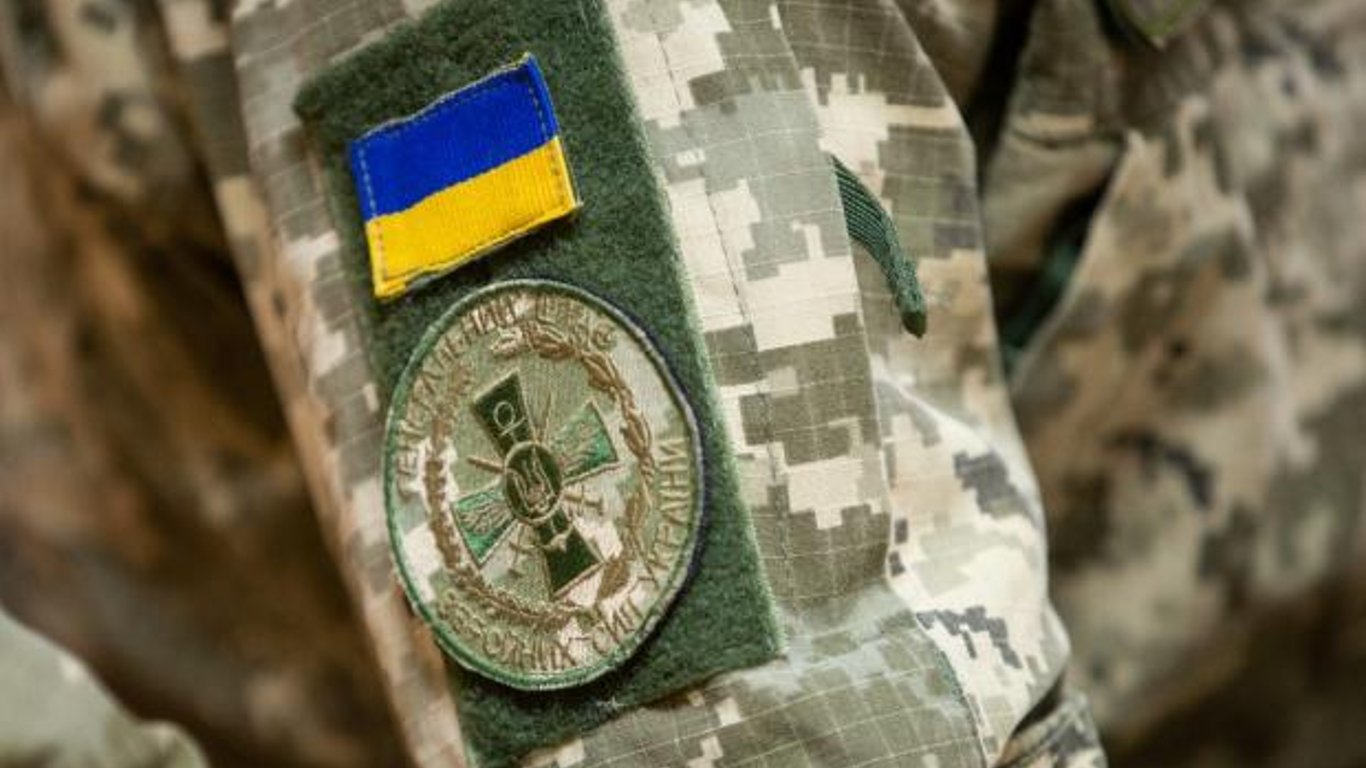 В Украине расширили перечень профессий, который обязывает женщин встать на воинский учет