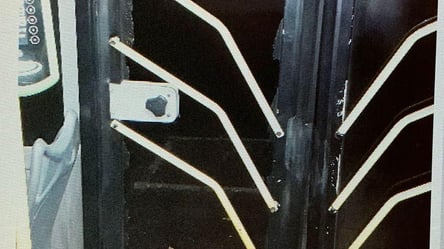 Разбивший дверь в троллейбусе харьковчанин, может сесть в тюрьму на 5 лет - 285x160