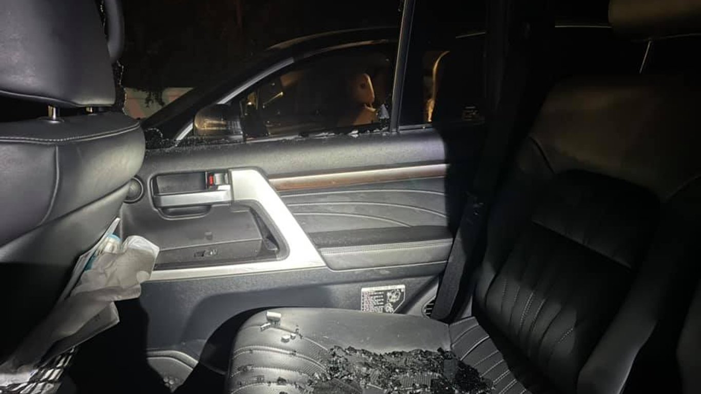 Неизвестные разбили стекла в машине главы харьковской ячейки ОПЗЖ
