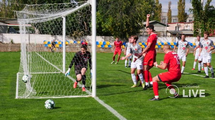 Вторая лига по футболу вернулась в Одессу: как сыграл Реал Фарма - 285x160