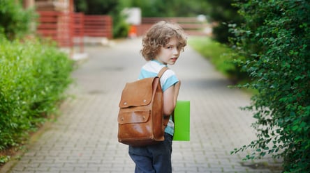 Что положить в рюкзак ребенку, который идет в школу в условиях войны: советы полиции - 285x160