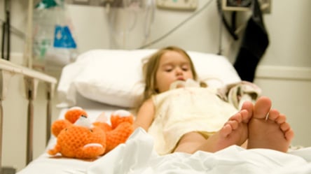 Ждет длительная реабилитация: стало известно, в каком состоянии ребенок с полиомиелитом из Ровенщины - 285x160