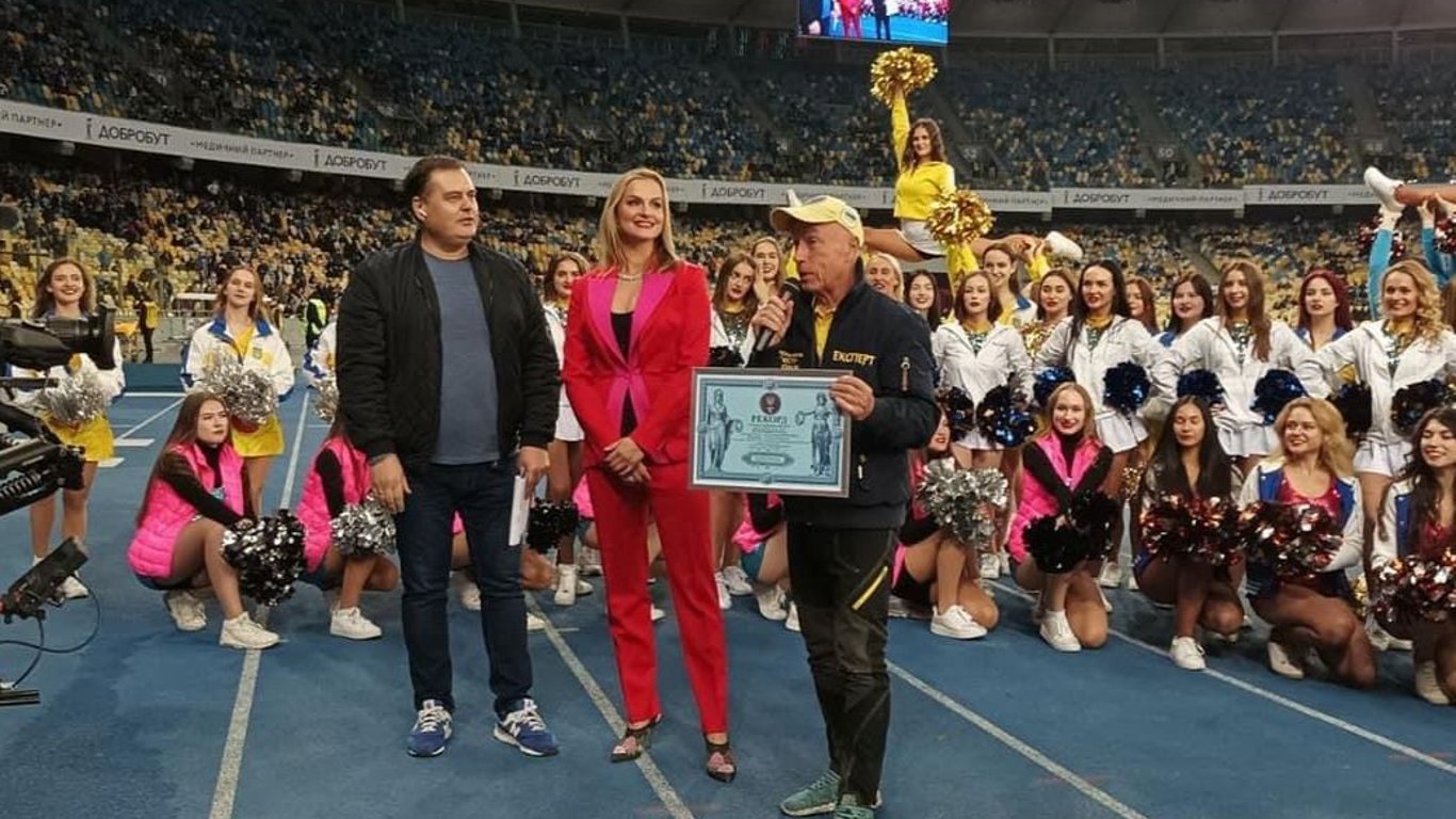 В Киеве установили рекорда - на НСК "олимпийка" собралась наибольшее количество черлидерок