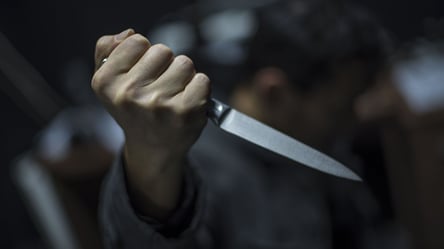 Різанина на Дерибасівській: в Одесі 18-річний молодик напав на чоловіка з ножем - 285x160