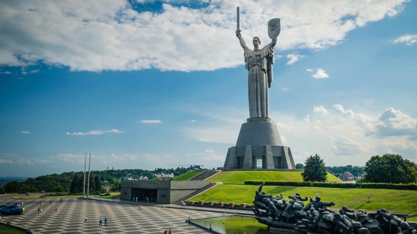 Памятники Киева - киевлянин предлагает превратить Родину-мать в Архистратига Михаила