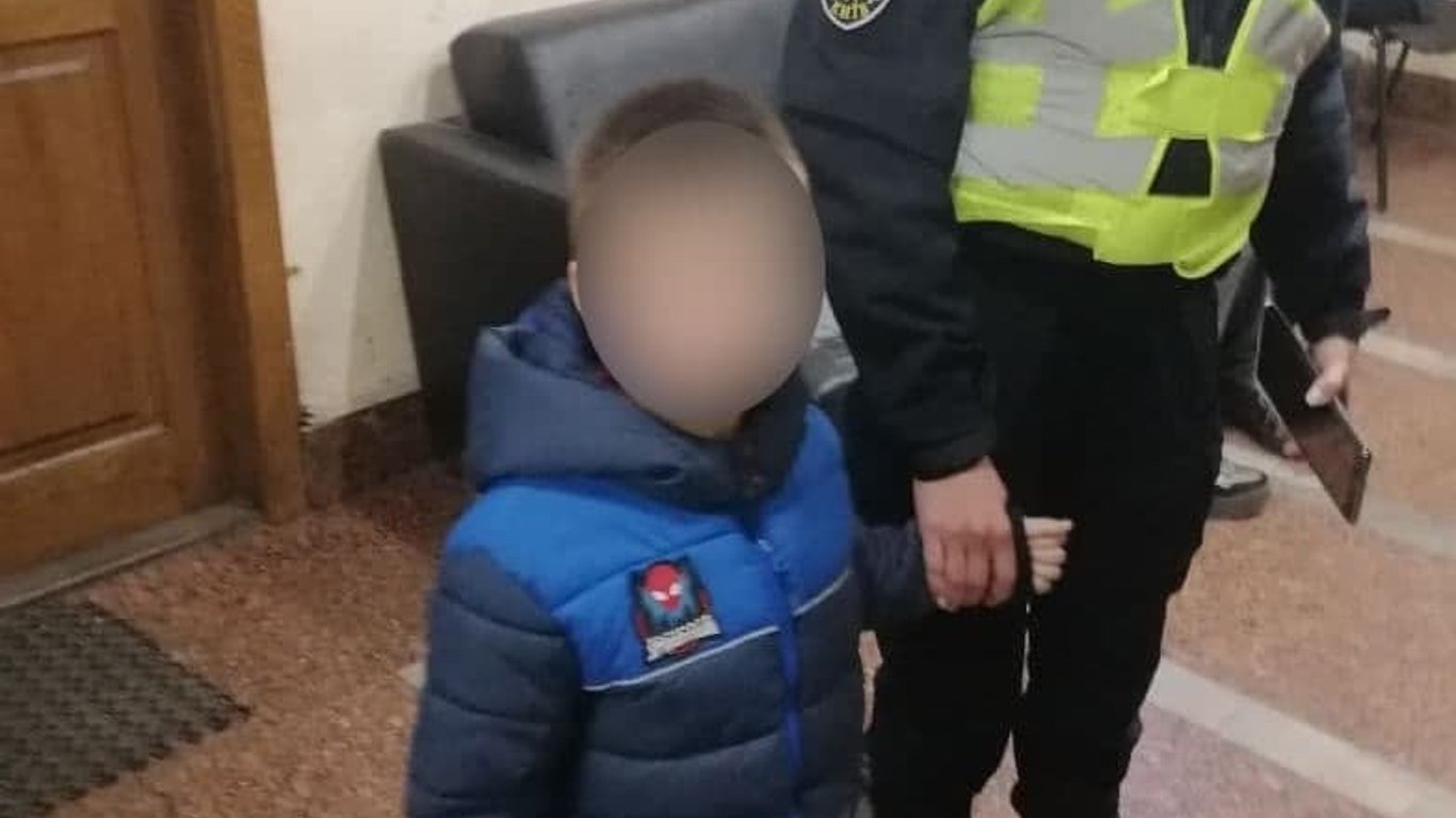 В Киеве пьяная мать бросила ребенка - подробности