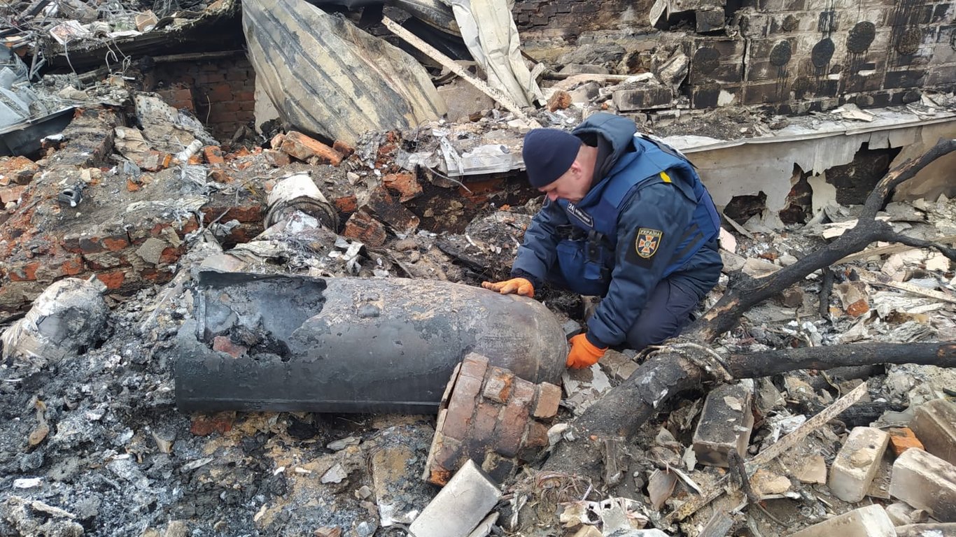 Россия бомбит Чернигов запретными авиабомбами