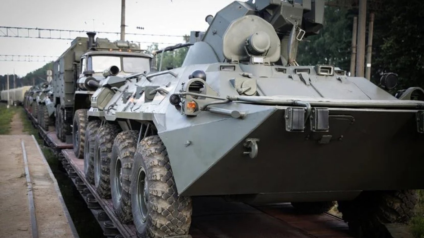 Россия стягивает к границе с Украиной военную технику - Минобороны