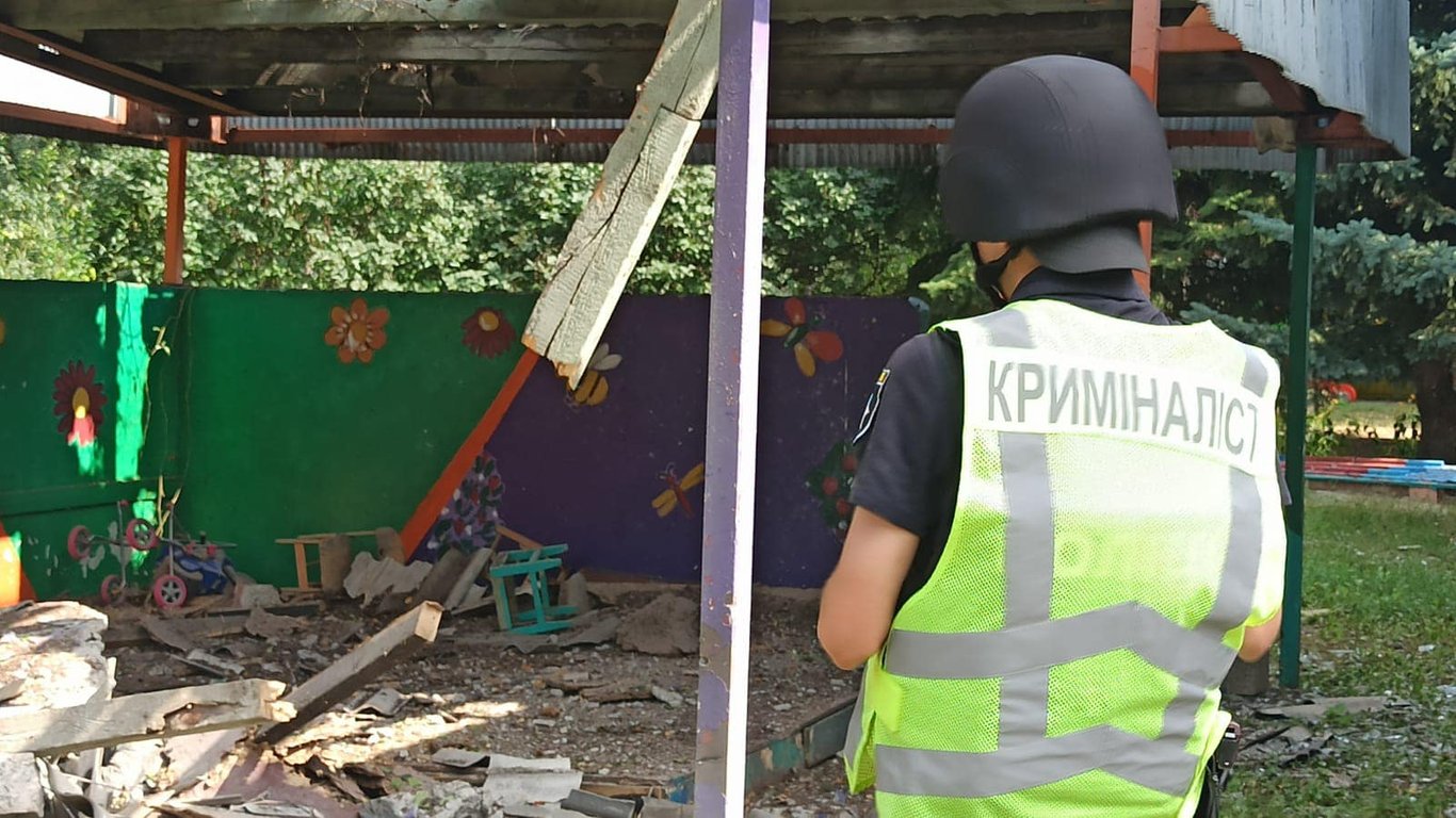 Россия атаковала ракетами детсад в Харькове (фото)