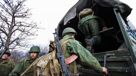 Росіяни вивозять тіла своїх солдатів з Донбасу і з півдня у переповнених вантажівках, — Генштаб - 285x160