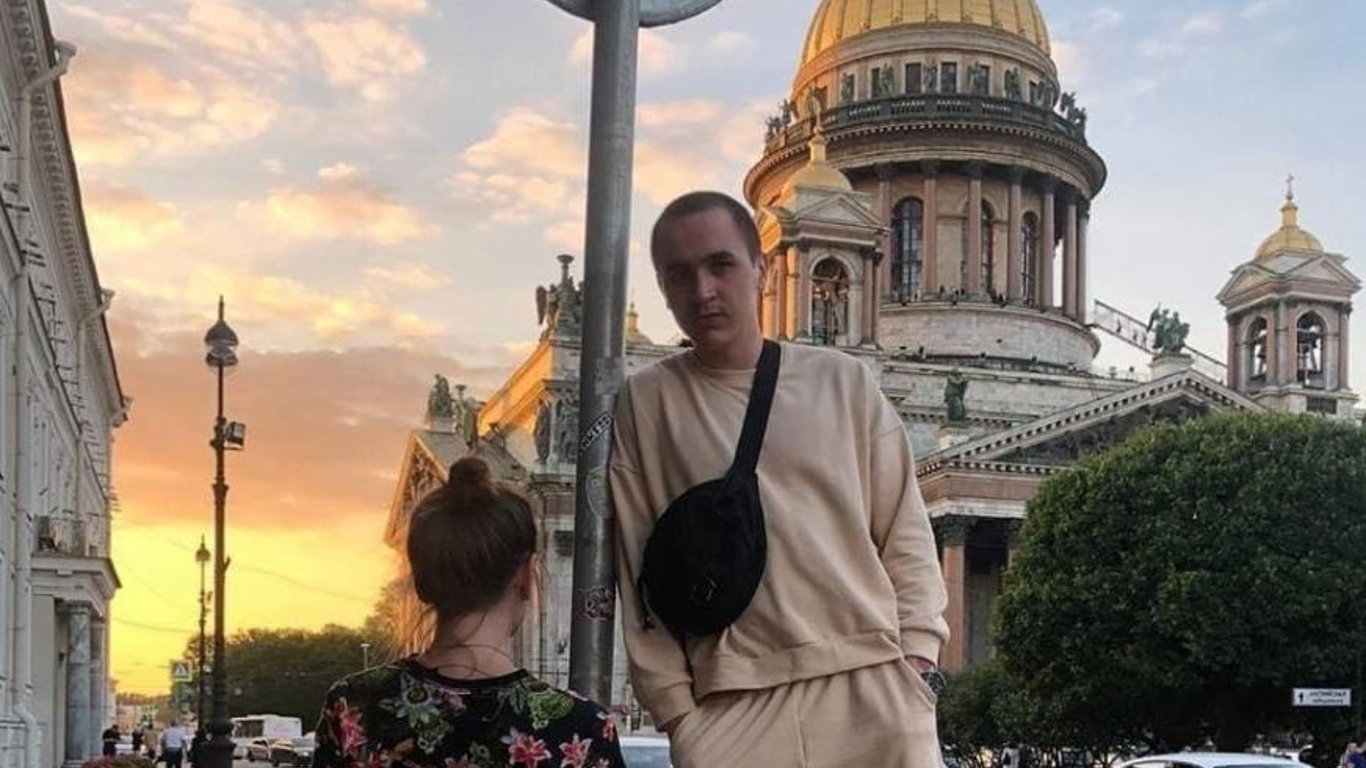 Россиянка сделала откровенное фото возле Исаакиевского собора - ей грозит тюрьма