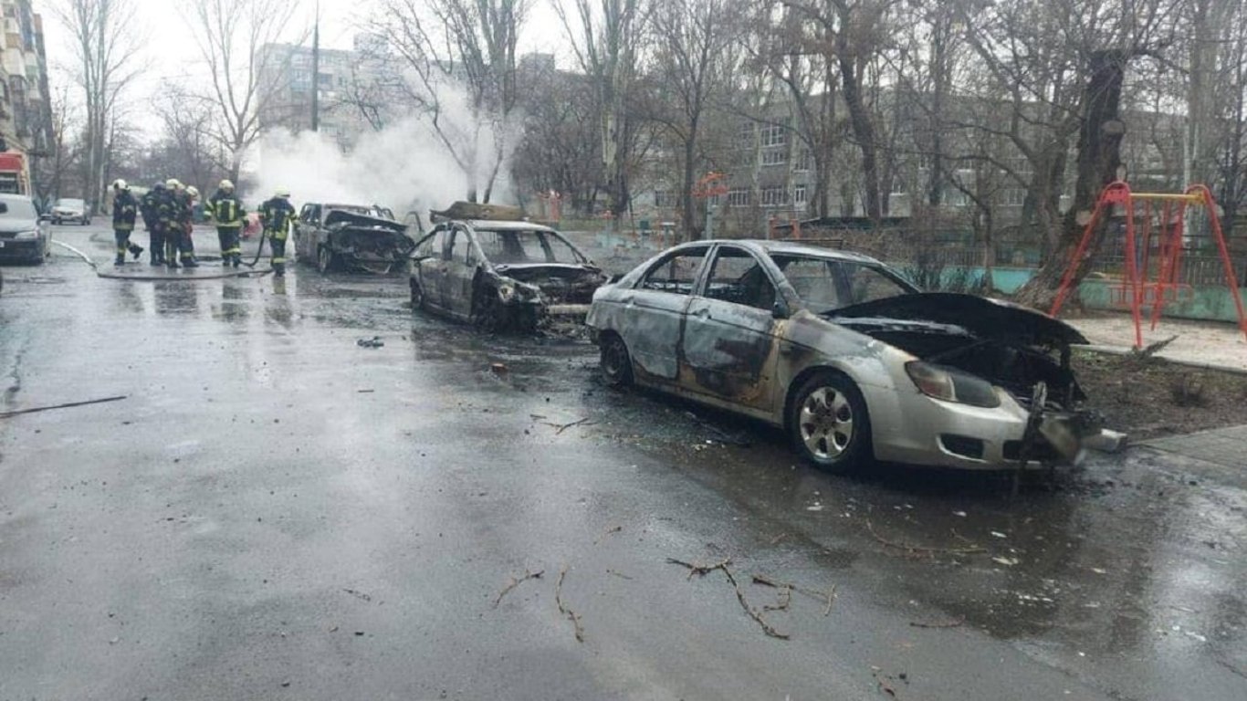 Российские оккупанты обстреляли центр Мариуполя - есть погибший