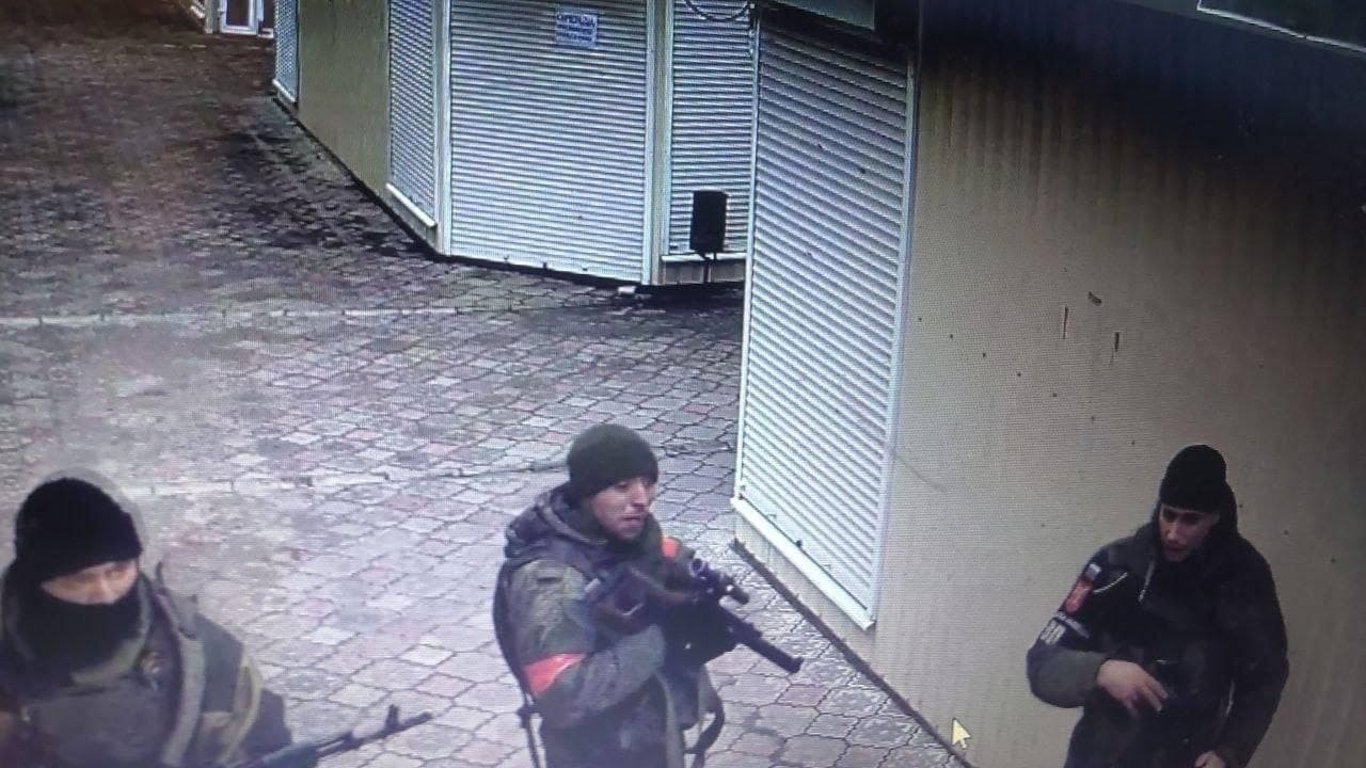Тростянец оккупировали российские войска - видео