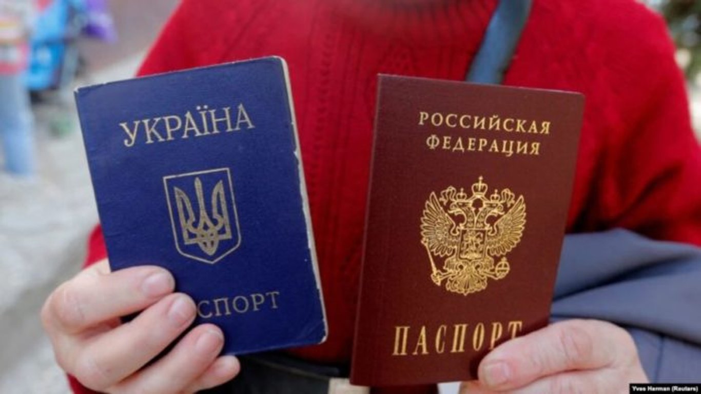В Запорожье оккупанты продолжают навязывать местным российские паспорта