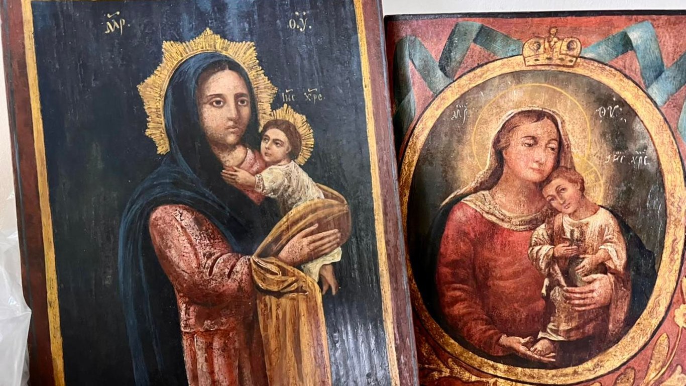 Контрабанда – из Украины пытались вывезти 10 старинных икон, фото
