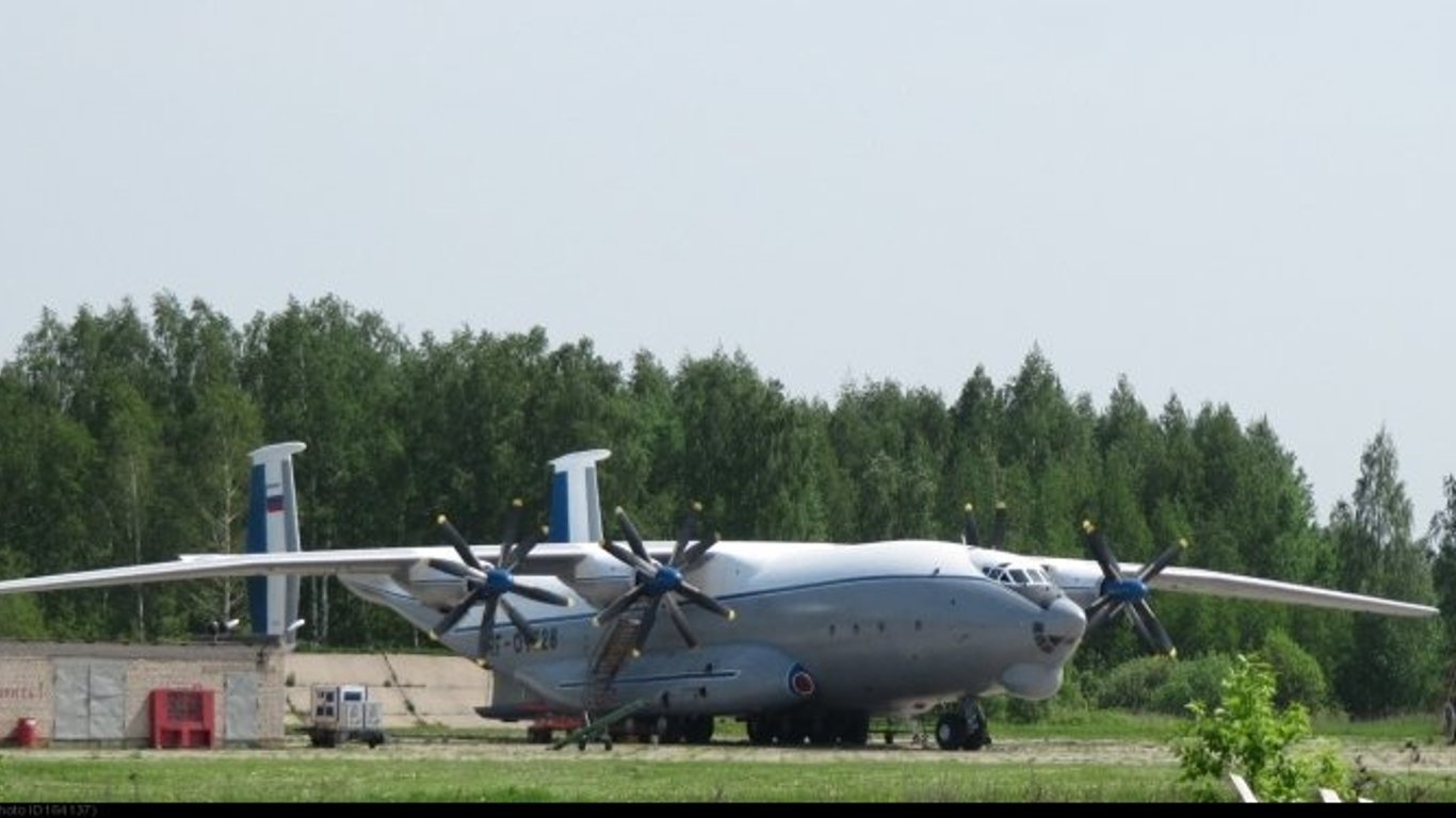 В Білорусь прибуло два російських літаки-гіганти Ан-22, що здатні перевозити важке озброєння