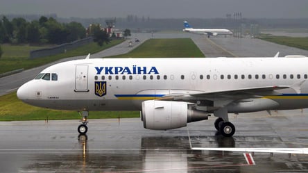 Літак Зеленського вимушено приземлився в Одесі - 285x160