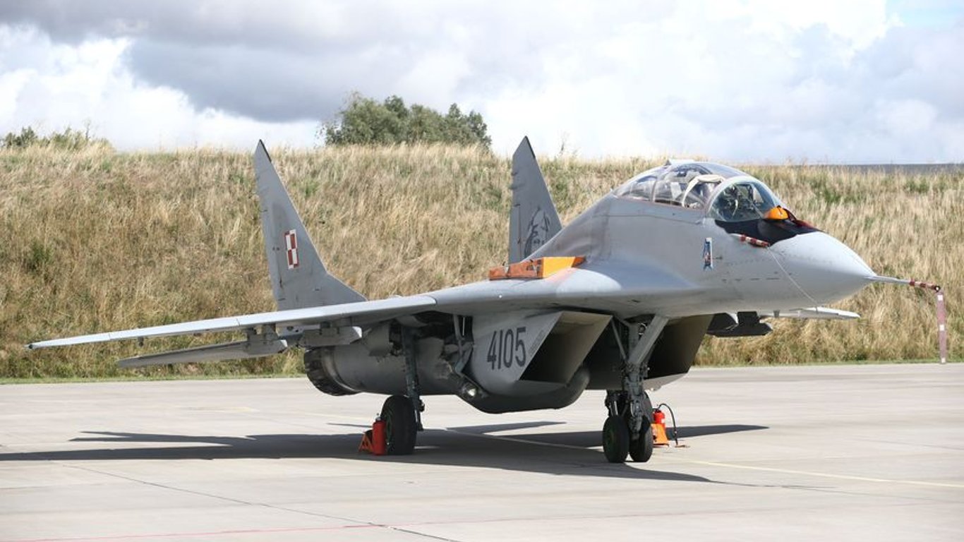 Байден наложил вето на поставку польских истребителей в Украину