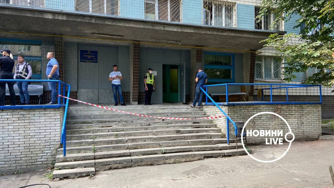 Самоубийство полицейского в киевском общежитии - эксклюзивные фото с места события
