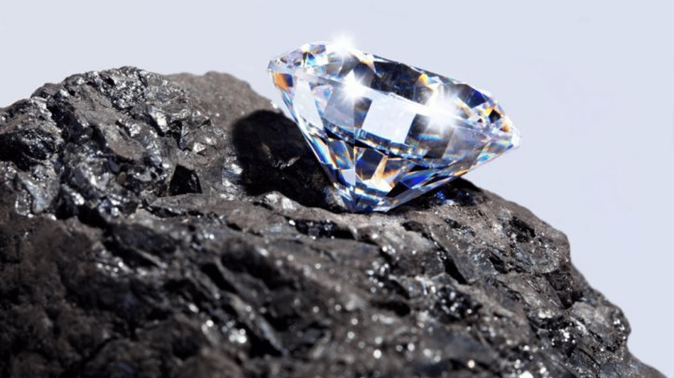Як виглядають три найдорожчі алмази у світі