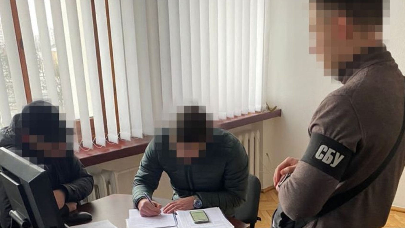 Трьох посадовців Львівської податкової спіймали на афері із відшкодуванням ПДВ