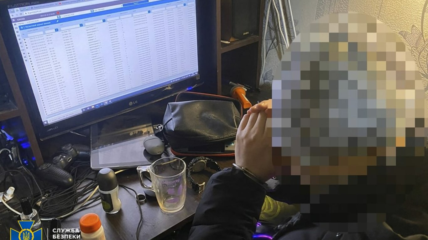 Обеспечивал связь оккупантам: СБУ задержали хакера-изменника
