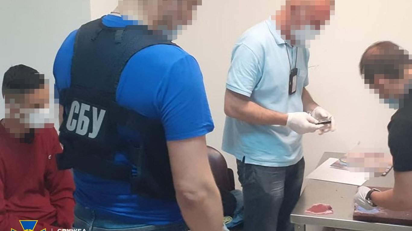 СБУ затримала наркокур’єрів у Борисполі - подробиці