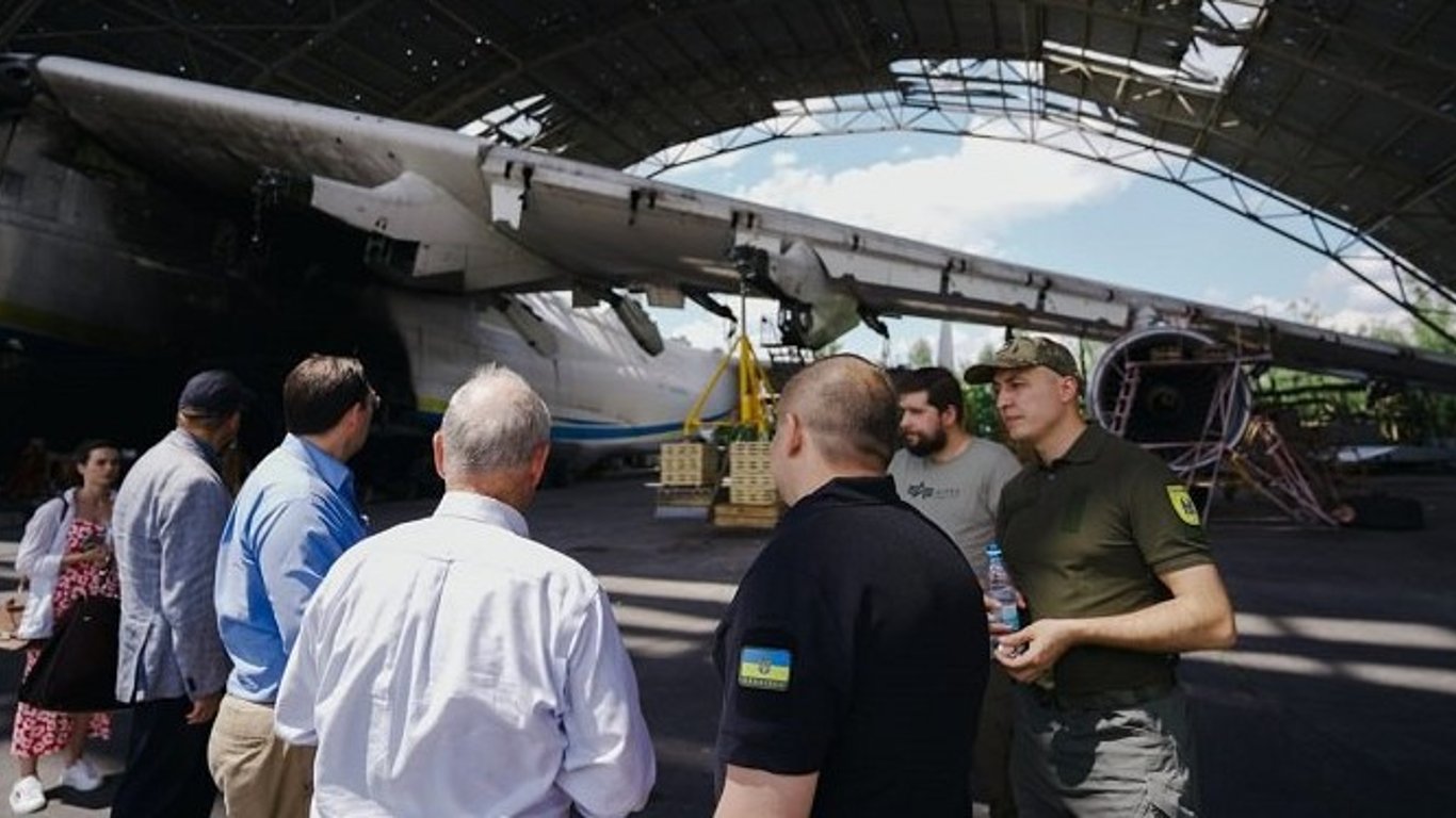 Візити в Київ - Сенатор США Джим Ріш відвідав зруйновані міста