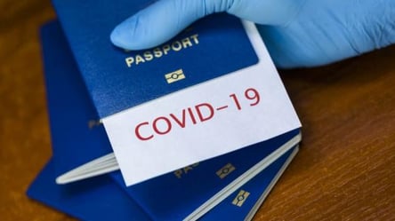 Підроблені COVID-сертифікати: львівські поліцейські відкрили кримінальні провадження проти двох осіб - 285x160