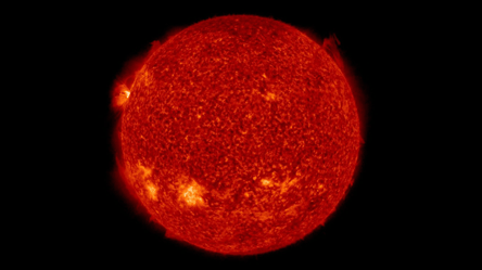 Серію потужних спалахів на краю Сонця зняли на відео: як це виглядає - 285x160